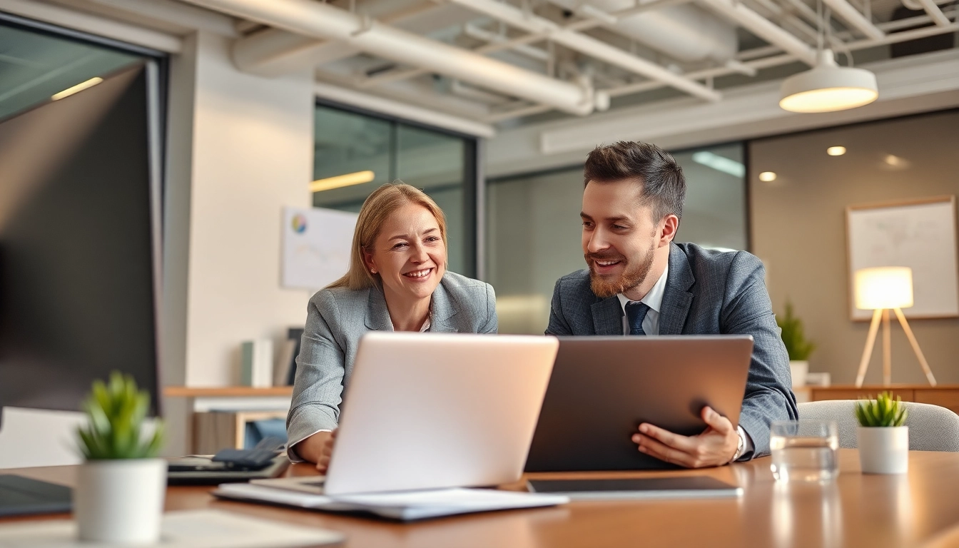 Headhunter IT berät Kunden in einem modernen Büro mit Technologie und Diagrammen.